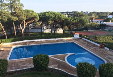Faro Uitzicht Op Zwembad En Tennisbaan Quinta Do Lago Vale Do Lobo Algarve Almansil Portugal Vilaverde